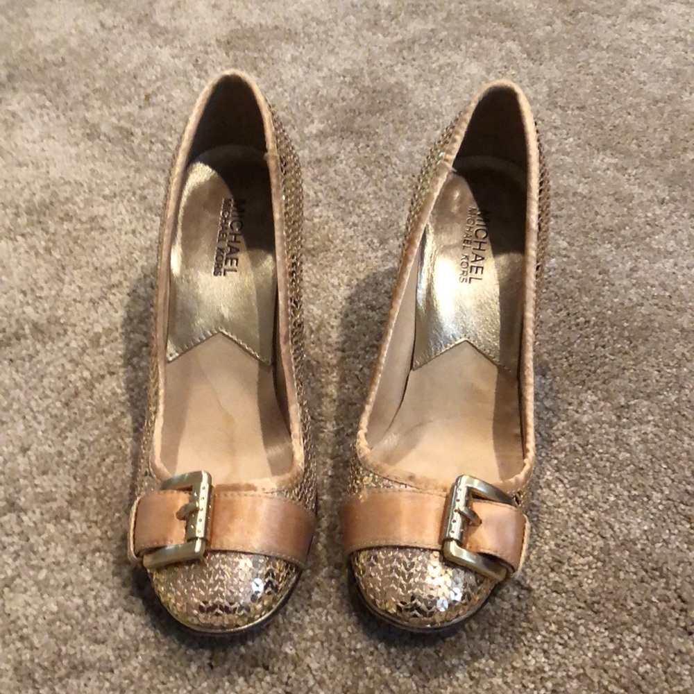MICHAEL Michael Kors size 8.5 gold pumps